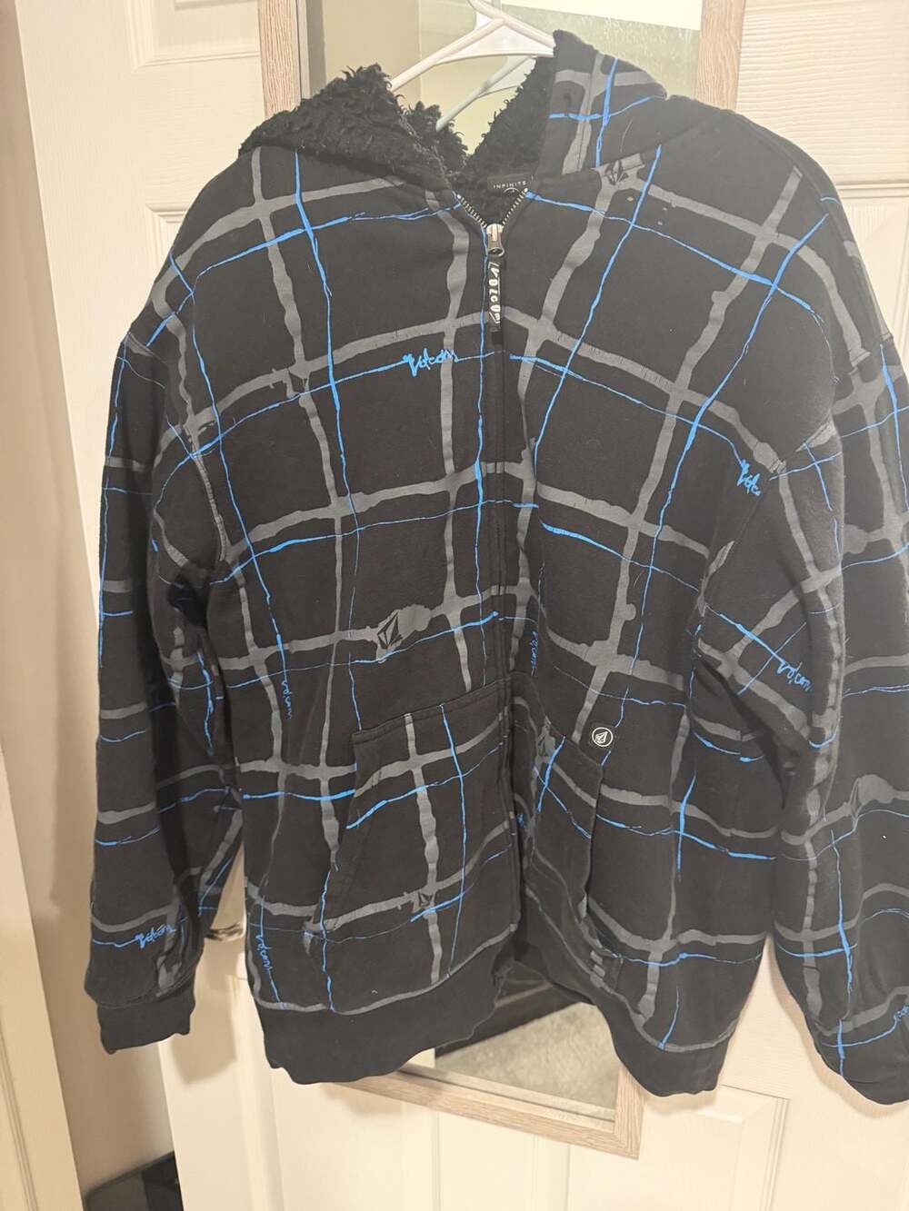 Volcom Black Plaid Sherpa Lined Full Zip Hoodie